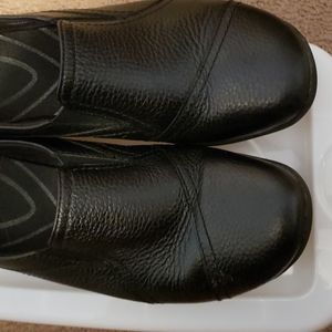 Clarks Size 9.5 Leather Slip-on Loafer